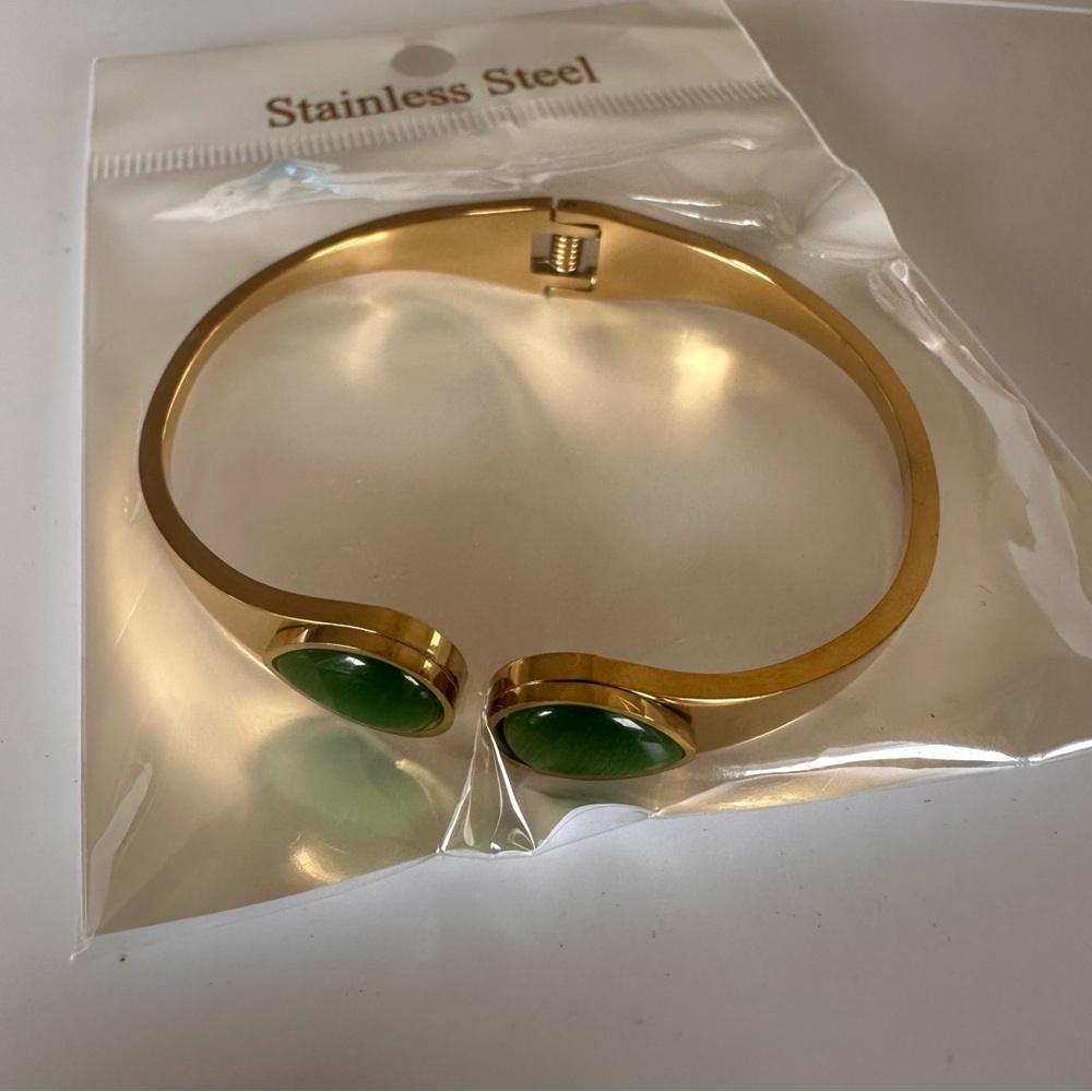 Gold Tone Stainless Steel Cat Eye Hinged Bangle Bracelet Green Stone NIP - Picture 6 of 9